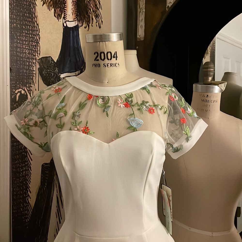 NWT Sweetheart Neckline White Fit & Flare Dress - Picture 4 of 8
